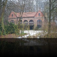 Halle  Koetshuis in het gemeentepark Kasteel Halle